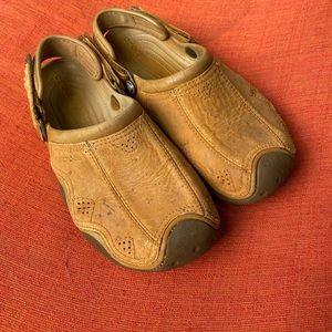 Crocs Tan with top stitching